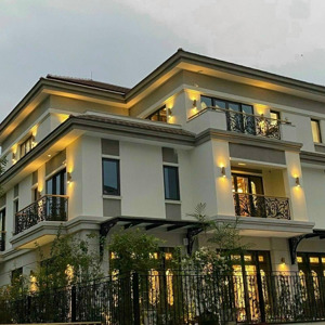 Cơ Hội để Sở Hữu 1 Căn Biệt Thự Góc 3 Mặt Tiền đường Nguyễn Thành ý Quận 1