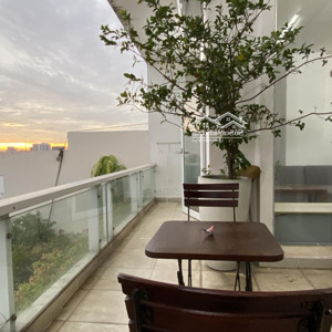 cho thuê căn hộ penthouse 1 phòng ngủ 2wc ban công sân vườn lớn full view, trung tâm quận 1