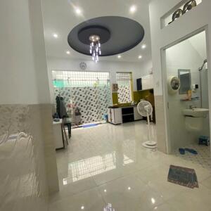 Nhà 3 tầng khu đô thị Hà Quang 2, Nha Trang giá tốt - DT: 75.7m2. Nhà gồm 3 PN , 3WC, khách bếp, sân phơi, ban công rộng rãi. Giá bán: 6ty5 LH 0987471611 zalo