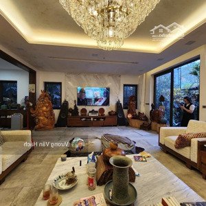 chính chủ bán biệt thự thành phố giao lưu - view hồ - kinh doanh - thang máy - nội thất nhập khẩu.