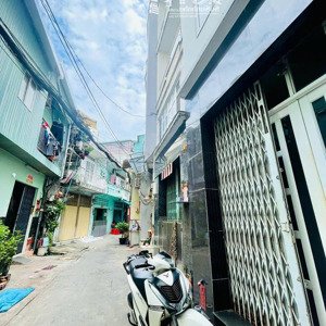 bán nhà 3/2 nút giao q5,q10, q11 dt đủ 40m2 3 tầng hẻm ô tô 5m thông.