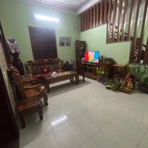 bán nhà mặt phố đường 2 ô tô cách chợ đầu mối vài bước chân