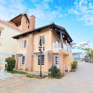 bán biệt thự kiến trúc pháp view cực đẹp ngay trung tâm đà lạt - đường ô tô 6m
