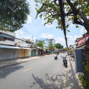 mặt tiền kinh doanh - đường 10m - nở hậu - gần chợ, trường học.
