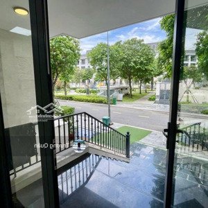 Cho Thuê Văn Phòng Tầng Trệt 7*20m View Công Viên Ngăn Sẵn Vách Kính,đầy đủ Nội Thất Kđt Vạn Phúc