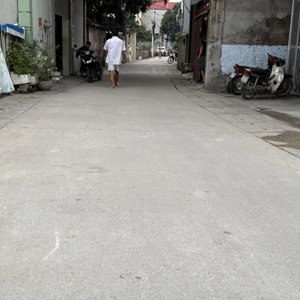 cần bán 134m trục chính kinh doanh trung hậu đông
