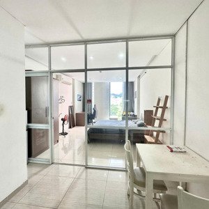 Cho Thuê Căn Hộ 1pn 50m2 Quận 10, Thang Máy, Giờ Giấc Tự Do, Ngay Gần Vòng Xoay Dân Chủ Giáp Quận 3