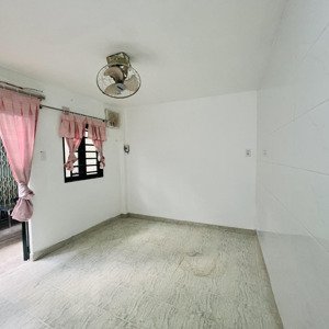 Cho Thuê Nr 1pn, 1wc, 28m2 Tại Trần Hưng đạo, Q1, Hcm Chỉ Với 6 Triệu