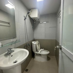 cho thuê căn hộ ngõ 120 hoàng quốc việt, nghĩa tân, cầu giấy, hn, 40m2. giá 5,5 tr/ tháng