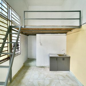 Phòng Trọ Gác Cao đứng được Siêu Rẻ / Sẵn Kệ Bếp, đã Sơn Lại Mới