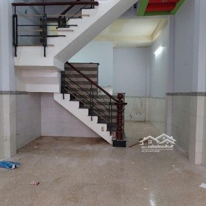Nhà Sát Mặt Tiền Kênh Tham Lương. Có Thể Buôn Bán Nhỏ, đi Lại Thuận Tiện. Nhà 2 Tầng đúc Thật