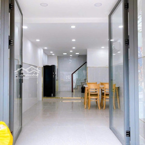 cho thuê nhà 3 phòng ngủ mặt tiền xóm chiếu quận 4