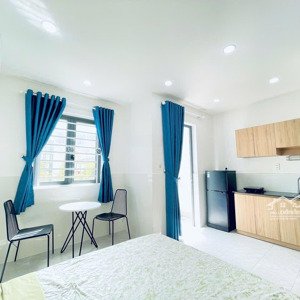 Thuê Ngay Studio Ban Công Lớn-cửa Sổ đón Nắng,40m2, Ngay Thích Quảng đức,full Nội Thất
