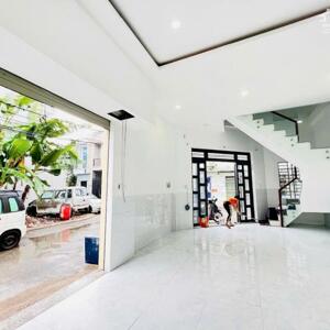 Căn Góc Thoáng Mát-Nhà đẹp ở Ngay-Lã Xuân Oai, Long Trường-Giá Chỉ Gần 5 Tỷ