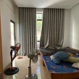 cần bán ngôi nhà ba tầng tọa lạc trên lô góc diện tích 168,6m2. đường phước mỹ 1 và phước 4.