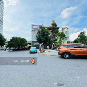 đất mặt tiền view công viên, xd 1 hầm 3lầu kdc areco. đường rộng 8m. dt 120m2 (5x20) vuông vức
