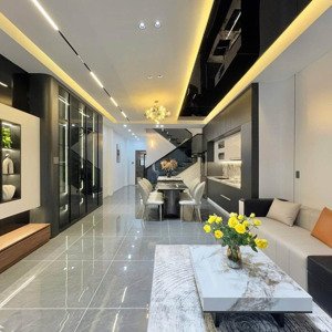 tổ ấm 3 thế hệ 250m2, góc 2 mặt hẻm xe hơi, 8pn gần dominos pizza q10, về là có tiền, có yên bình