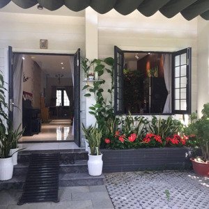 Nhà Trung Tâm Chánh Mỹ , Mặt Tiền Nhựa 8m , Gần Chợ .ngã 6. ,1 Trệt 3 Lầu ,đã Hoàn Công .giá 6 Tỷ 3