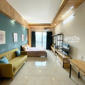 Trống Sẵn! Cho Thuê Phòng Ban Công, Sẵn Nt Cơ Bản | Tone Gỗ Sáng Quận 2