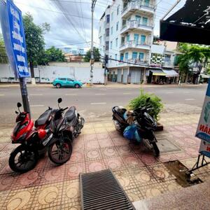 BÁN NHÀ 4 TẦNG MẶT TIỀN ĐƯỜNG TÔ HIỆU – SÁT TRẦN PHÚ – NHA TRANG