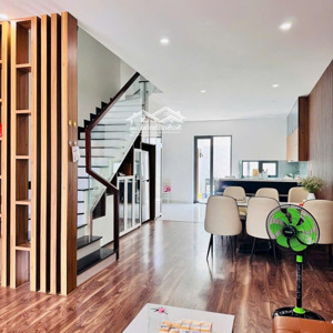Nhà đẹp Gói 8 Mỹ Gia Gần Hồ Bơi The Capella đường 18m Chỉ 6,8 Tỷ Full Nội Thất/ Lh 