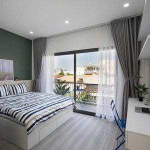 studio ban công full nội thất sát trung tâm q1