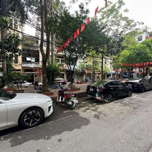 cho thuê nhà nguyên căn 45m2*4,5 tầng, đường hồng hà, ba đình, giá 15 triệu.