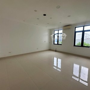 Bán Gấp Nhà 5 Tầng Phố Bà Triệu Giá Cực Sốc!