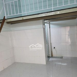 Phòng Trọ Có Gác Lửng Mặt Tiền đường Tây Sơn, Quận Tân Phú - Sát Chợ Tân Hương, Vị Trí Trung Tâm