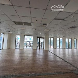 Cho Thuê Toà Trung Tâm Q1, Dtsd~2000m2, Dt: 19x16m, Sàn Trống Suốt, Vị Trí đẹp