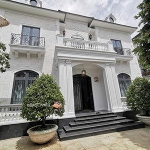 Bán Căn Biệt Thự Siêu đẹp - Ngay Quốc Hương - Nhà Siêu đẹp - 605m2 - Gía Siêu Tốt Chỉ 143tr/m2