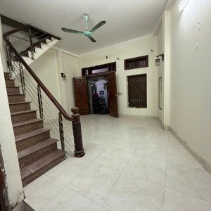 Cho Thuê Nhà Riêng Ngõ 8 Cầu Bươu Thanh Trì, 50m X3 T 3 Pn, Gia 5 Triệu, Có đồ, Rẻ Quá