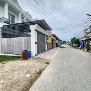bán nhà mặt tiền kinh doanh gần chợ khánh long