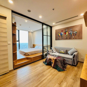 Chính Chủ Bán Căn Hộ 1pn 33m2 View Sông Hồng, Full đồ, Sổ đỏ, Giá Tốt Chỉ 2.380 Tỷ