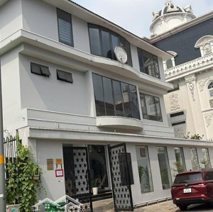 Bán Gấp Biệt Thự 2 Mặt Tiền đường Nguyễn Văn Hưởng, Thảo điền View Thoáng Giá Tốt