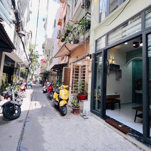 nhà mới 4 tầng đẹp hẻm 4m nguyễn thiện thuật q3. chỉ 3ty950 còn bớt. hoa hồng 1% ng giới thiệu