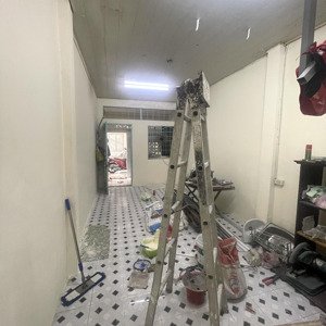 nhà gần sân bay đang sơn mới trệt lầu 2pn 1wc nguyễn văn công p3 gv giá 8 triệu