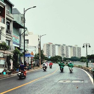 gần phạm hùng, q8, nhà diện tích lớn, 4,9m 16m, đường 3m, nhỉnh 6 tỷ.