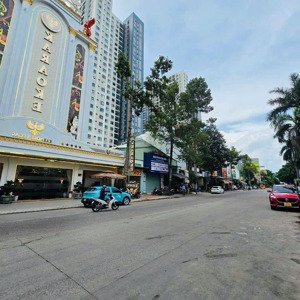 Bán Nhà Mặt Tiền Ngay Vincom Dĩ An - 143m2 - Nhà 6 Tầng - đường 25m - Thu Nhập 300triệu/tháng