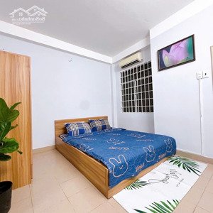 Căn Hộ Dịch Vụ Gần Sân Bay Di Chuyển 5 Phút Hẻm Xe Hơi Khu đẹp đầy đủ Nội Thất Trống Sẵn Vào Ngay