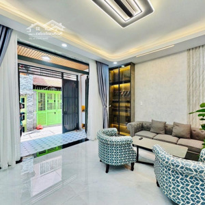 huỳnh văn bánh- nhà đẹp tặng full nội thất cao cấp - hẻm thông thoáng - 4.6*14m - 3pn - nhỉnh 8 tỷ