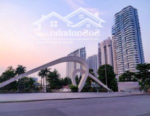 cho thuê nhà mặt phố ngoại giao đoàn. dt: 140m2. mt: 8m