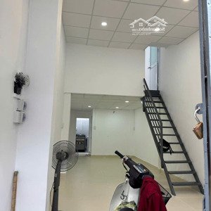 Nhà Mới Rộng Rãi - 1 Trệt 1 Gác đúc - đường Cmt8, P10, Quận 3