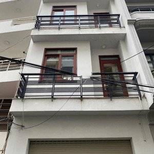 Cho Thuê Nhà Nguyên Căn Hẻm Xe Hơi Ngay Khu Vực Trung Tâm, Quận 1.