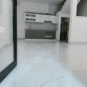 bán nhà 3 tầng chợ lãm hà. dt 52 m2, trích đo lên được bìa. nhà mới đẹp về ở luôn. tiện ích full ạ.
