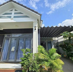 ra gấp căn nhà vườn dt 80m2 ngay bên bến cát giá 1 tỉ 380 có sẵn vườn trái cây đang kinh doanh