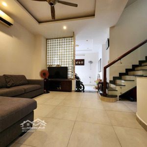 cần bán nhà 3 tầng ~70m2 đường cao thắng, quận phú nhuận. lh: phú