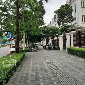 Chính Chủ Bán Biệt Thự Embassy Garden 226m2 Mặt đường Xuân Tảo