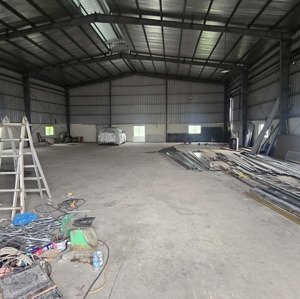 em có xưởng 490 m2 cần cho thuê. vị trí cực kỳ thuận tiện, ô tô tải vào tận xưởng, giá chỉ 17tr/th