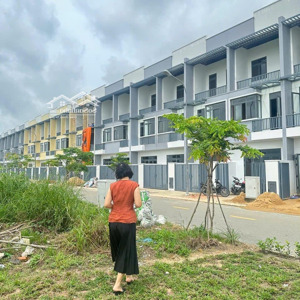Nhộn Nhịp Giữa Tuần Tại Dự án Nhà Phố Phước đông New City 1,2 Tỷ/căn, Nhà Sẵn, Sổ Sẵn Lh 